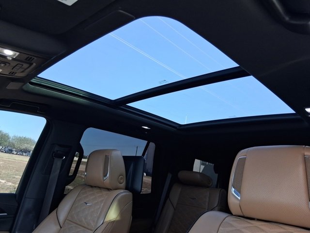 Used 2021 Cadillac Escalade Premium Luxury w/ LPO, Illumination Package image 16