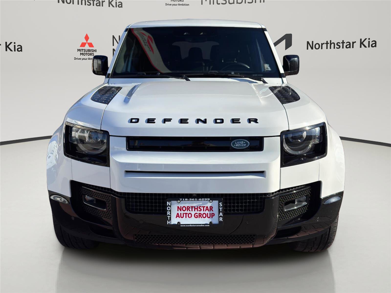 Used 2024 Land Rover Defender 130 X-Dynamic SE image 5