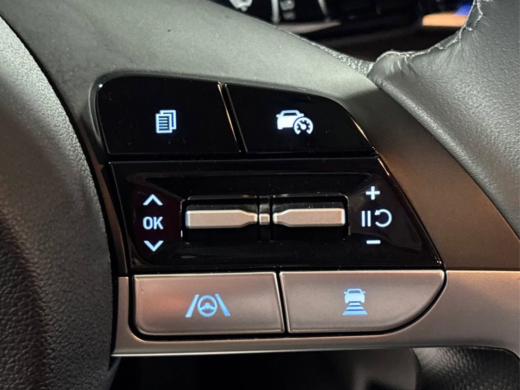 Certified 2025 Hyundai Elantra SEL image 29