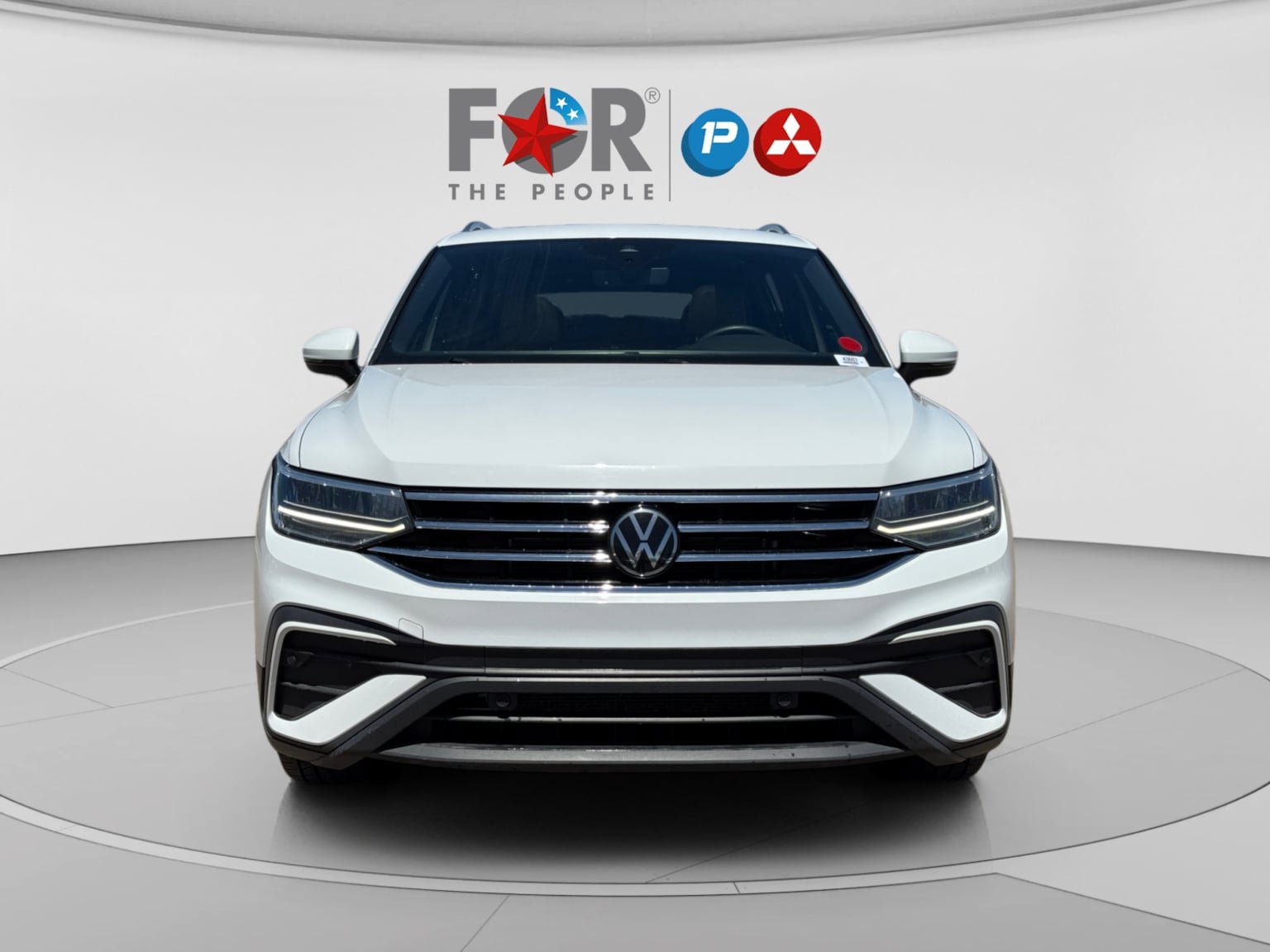 Used 2024 Volkswagen Tiguan SE w/ Panoramic Sunroof Package FWD image 8