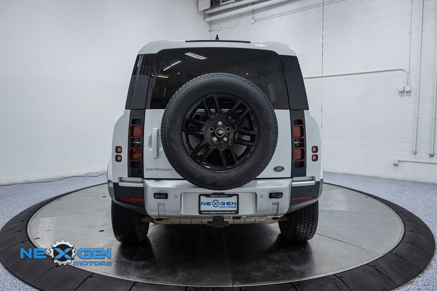 Used 2023 Land Rover Defender 110 S image 6