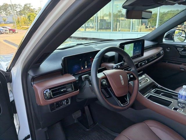 Used 2025 Lincoln Aviator Reserve w/ Illumination Package RWD image 14