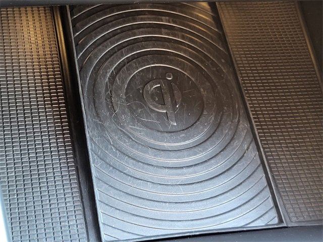 Used 2019 Volvo XC40 T5 Momentum image 31