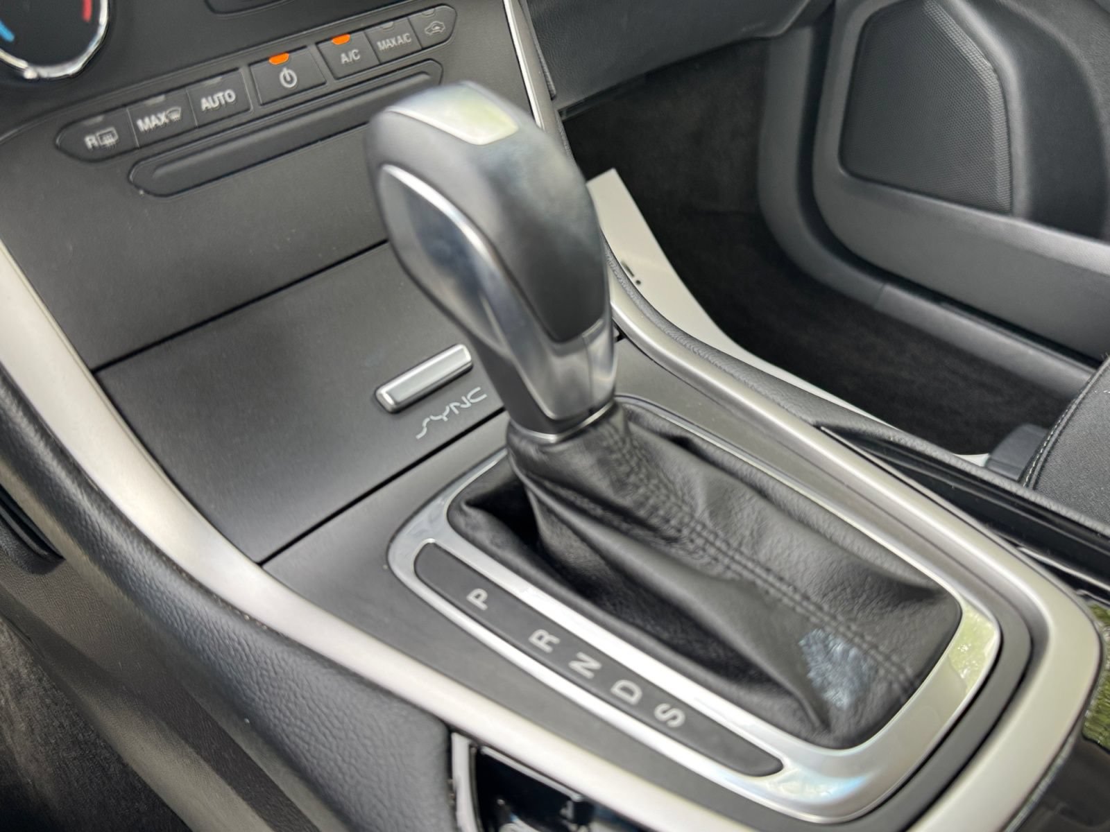 Used 2018 Ford Edge SEL FWD image 6