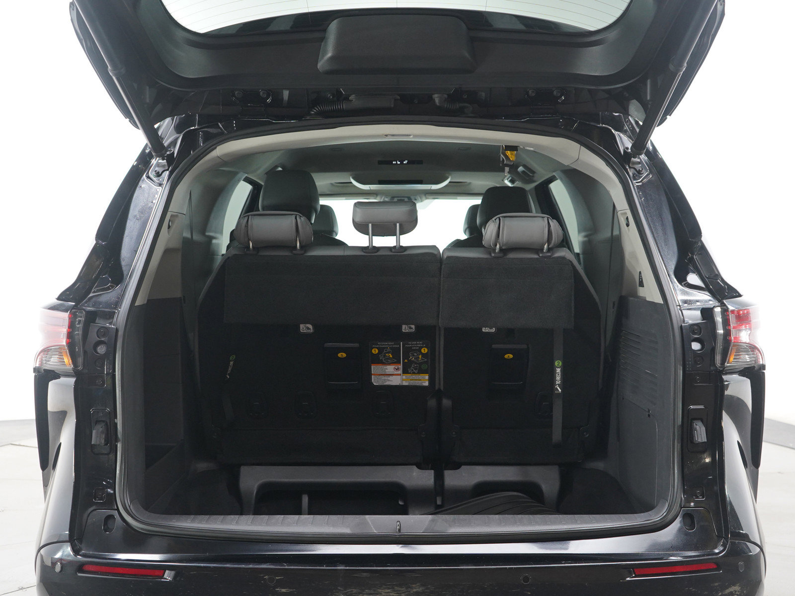 Used 2021 Toyota Sienna Limited image 19