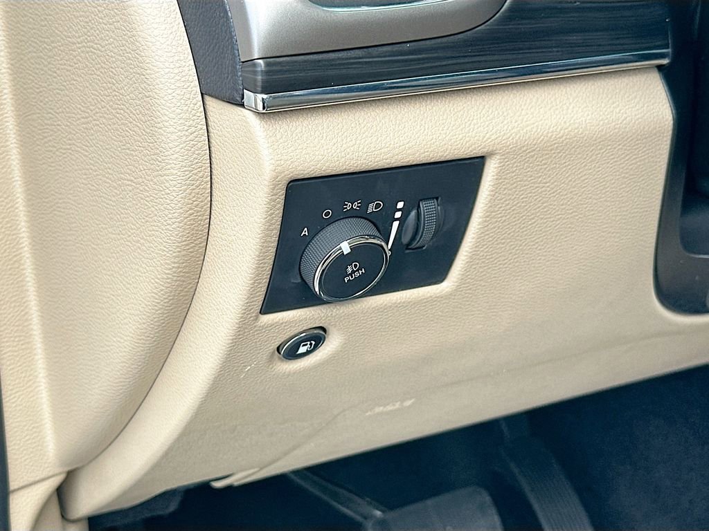 Used 2021 Jeep Grand Cherokee Limited image 10