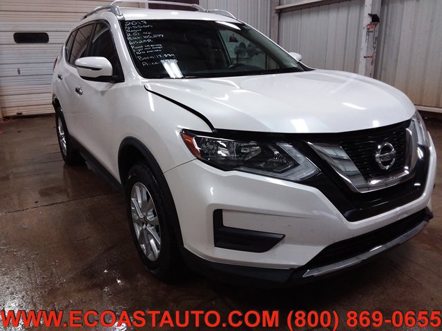 Used 2017 Nissan Rogue SV AWD/4WD image 1