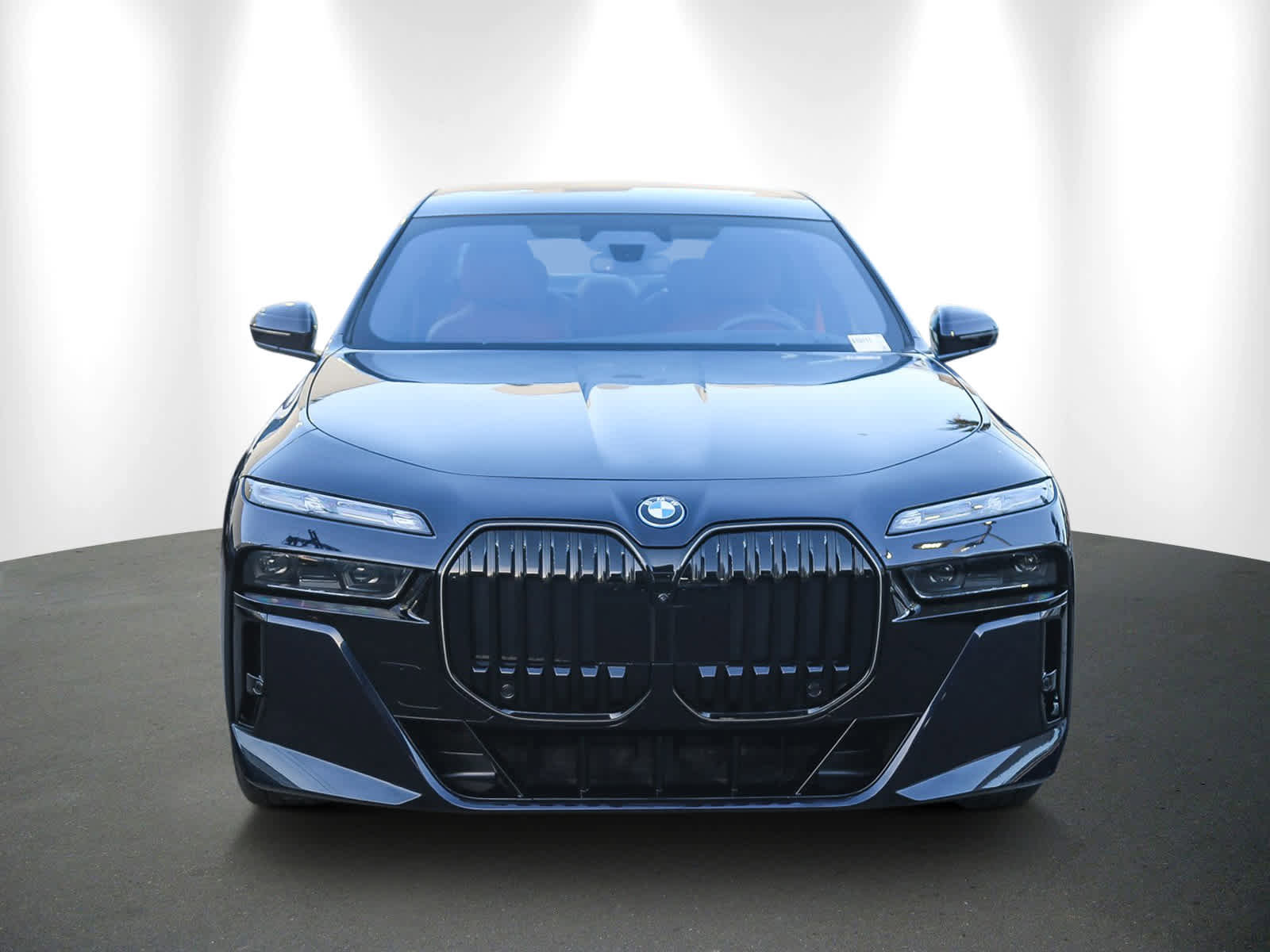 Used 2025 BMW i7 xDrive60 image 2