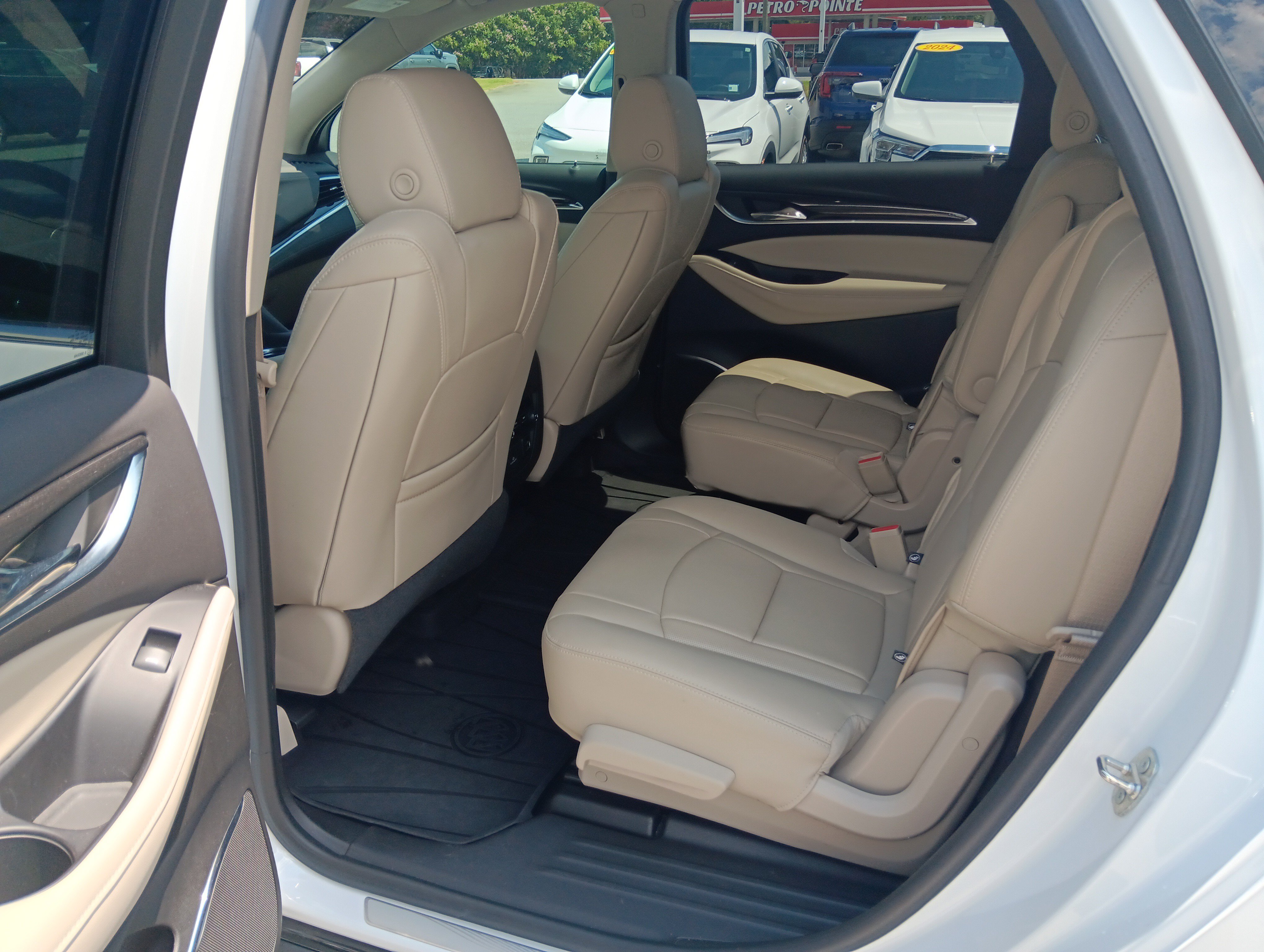 Used 2018 Buick Enclave Essence w/ Trailering Package FWD image 17