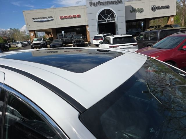 Used 2025 Chrysler Pacifica Select w/ Uconnect Theater Family Group image 28