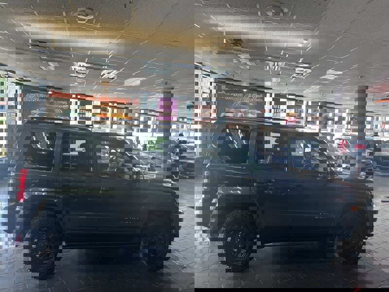 Used 2016 Jeep Patriot Sport image 4