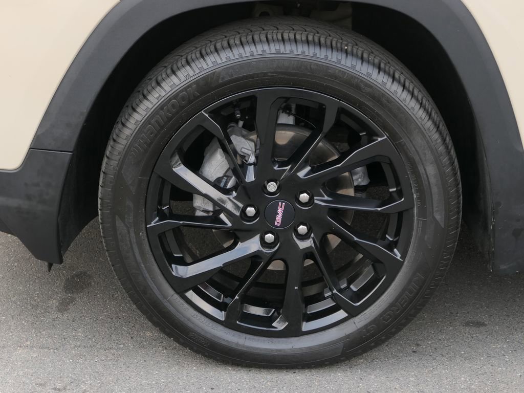 Used 2023 GMC Terrain SLT w/ Elevation Edition image 11