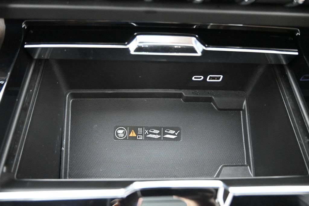 Used 2025 GMC Yukon Denali Ultimate AWD/4WD image 36