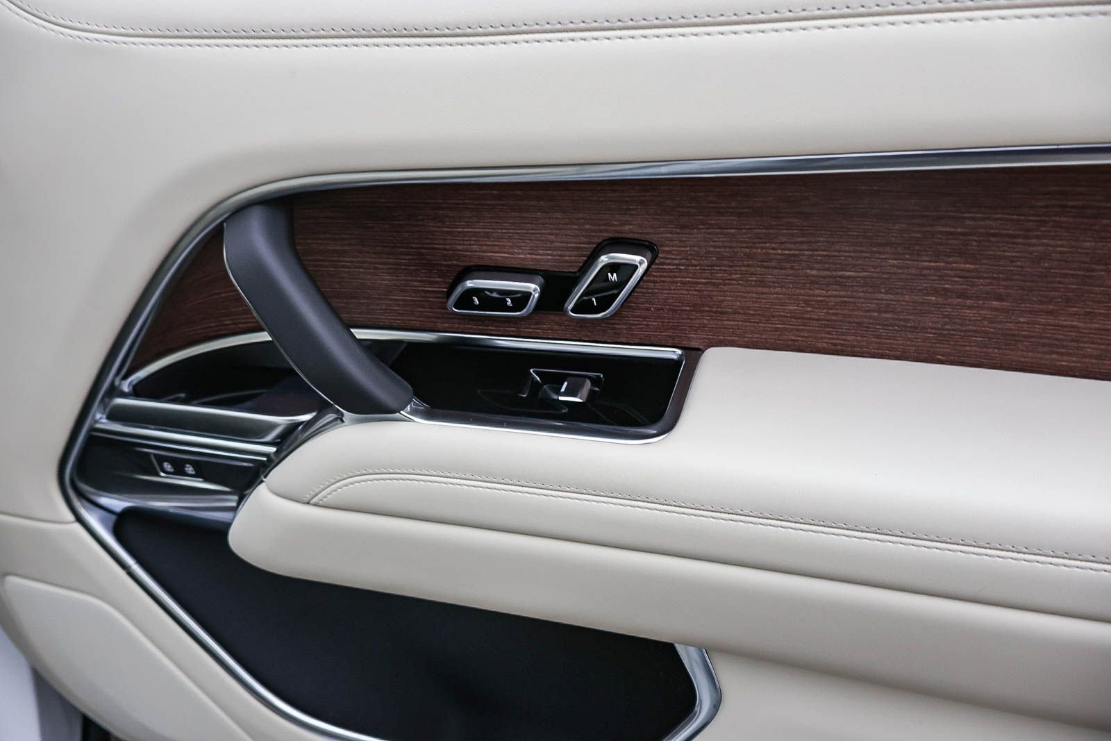 New 2025 Land Rover Range Rover SE image 19