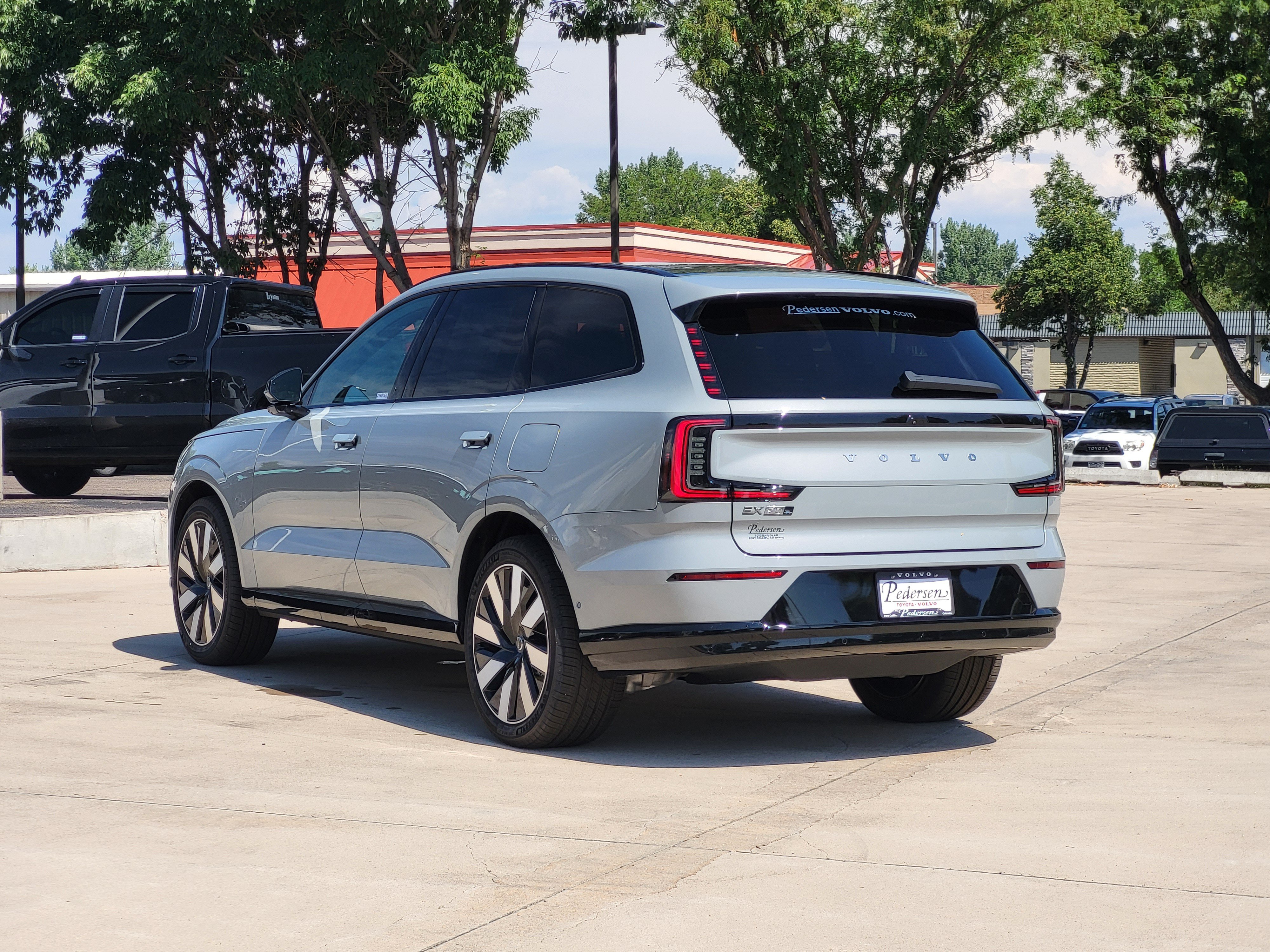 New 2026 Volvo EX90 Plus AWD/4WD image 4