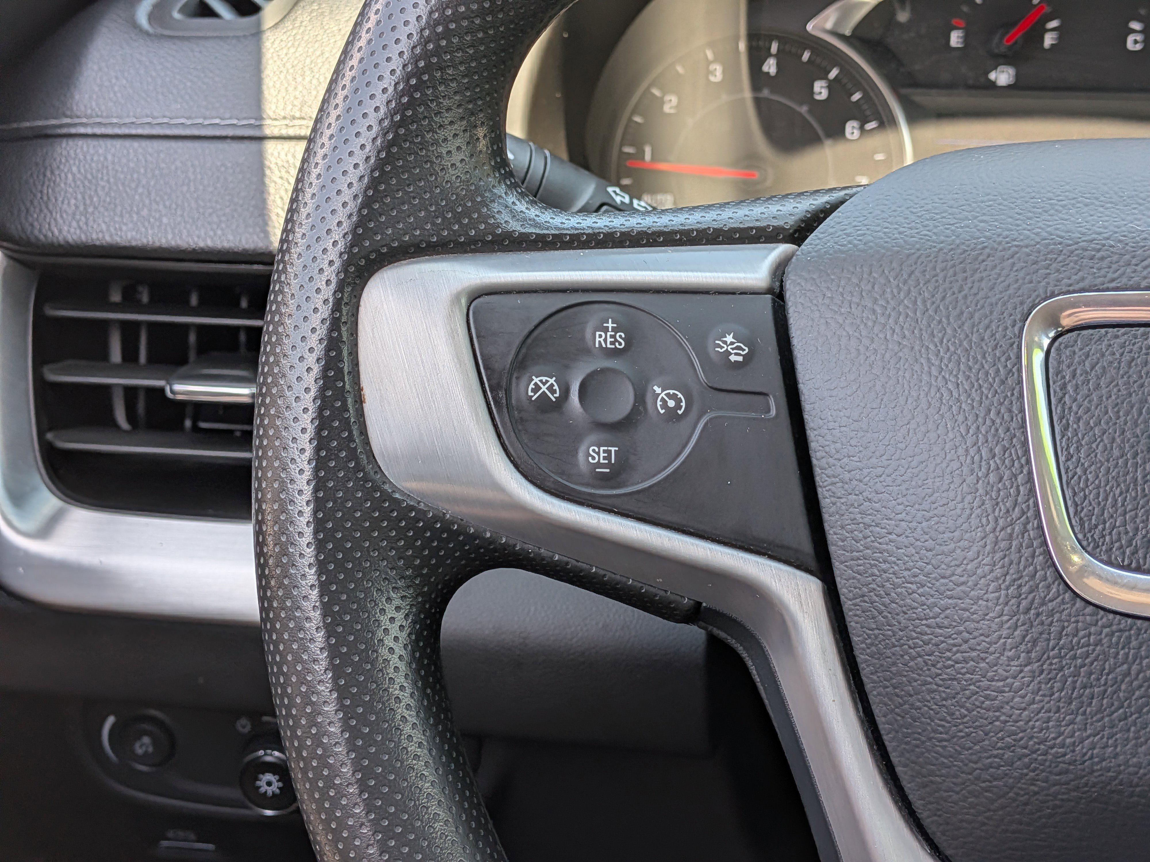 Used 2022 GMC Terrain SLE w/ Driver Convenience Package FWD image 25