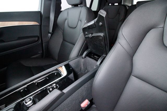 Certified 2025 Volvo XC90 B6 Plus w/ Protection Package Premier image 16