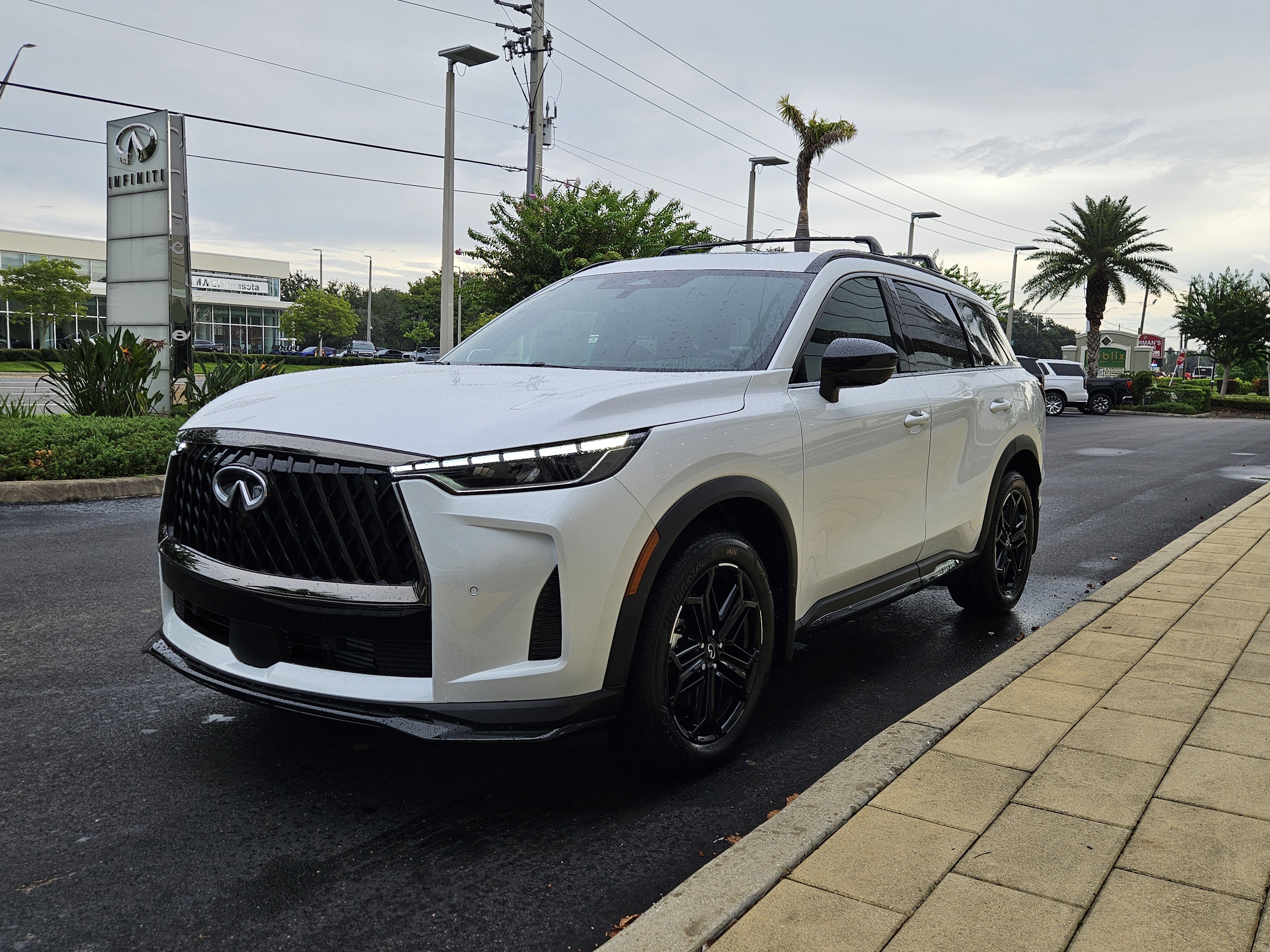 New 2026 INFINITI QX60 Luxe w/ Dark Cargo Package image 3