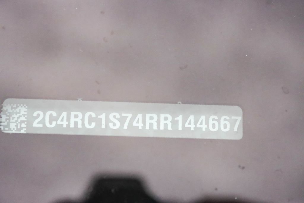 Used 2024 Chrysler Pacifica Select image 56