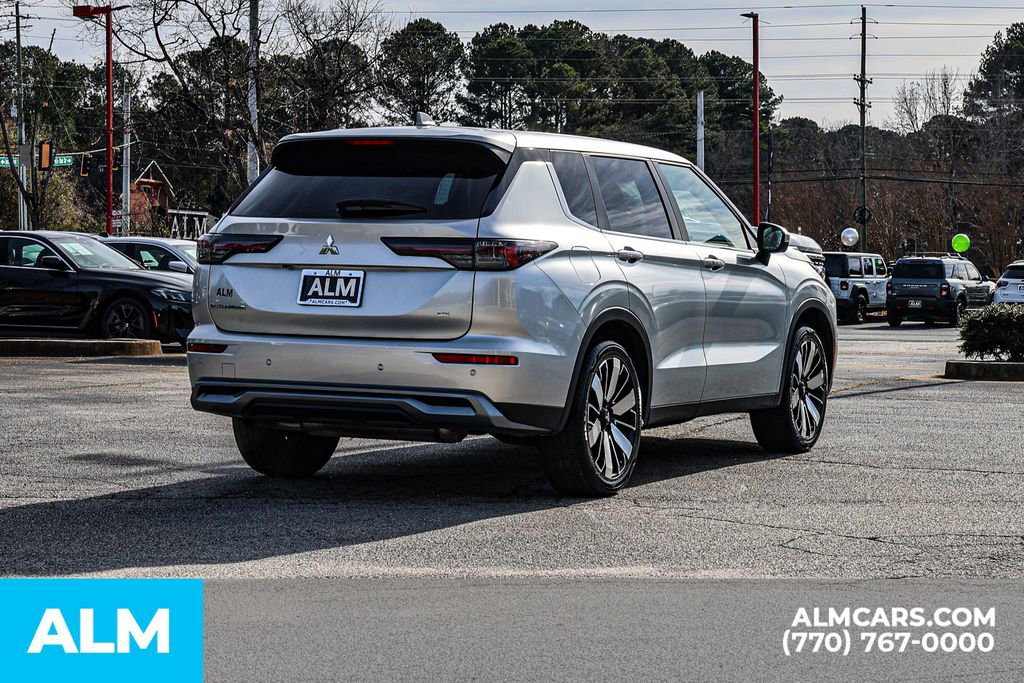 Used 2025 Mitsubishi Outlander SE image 6