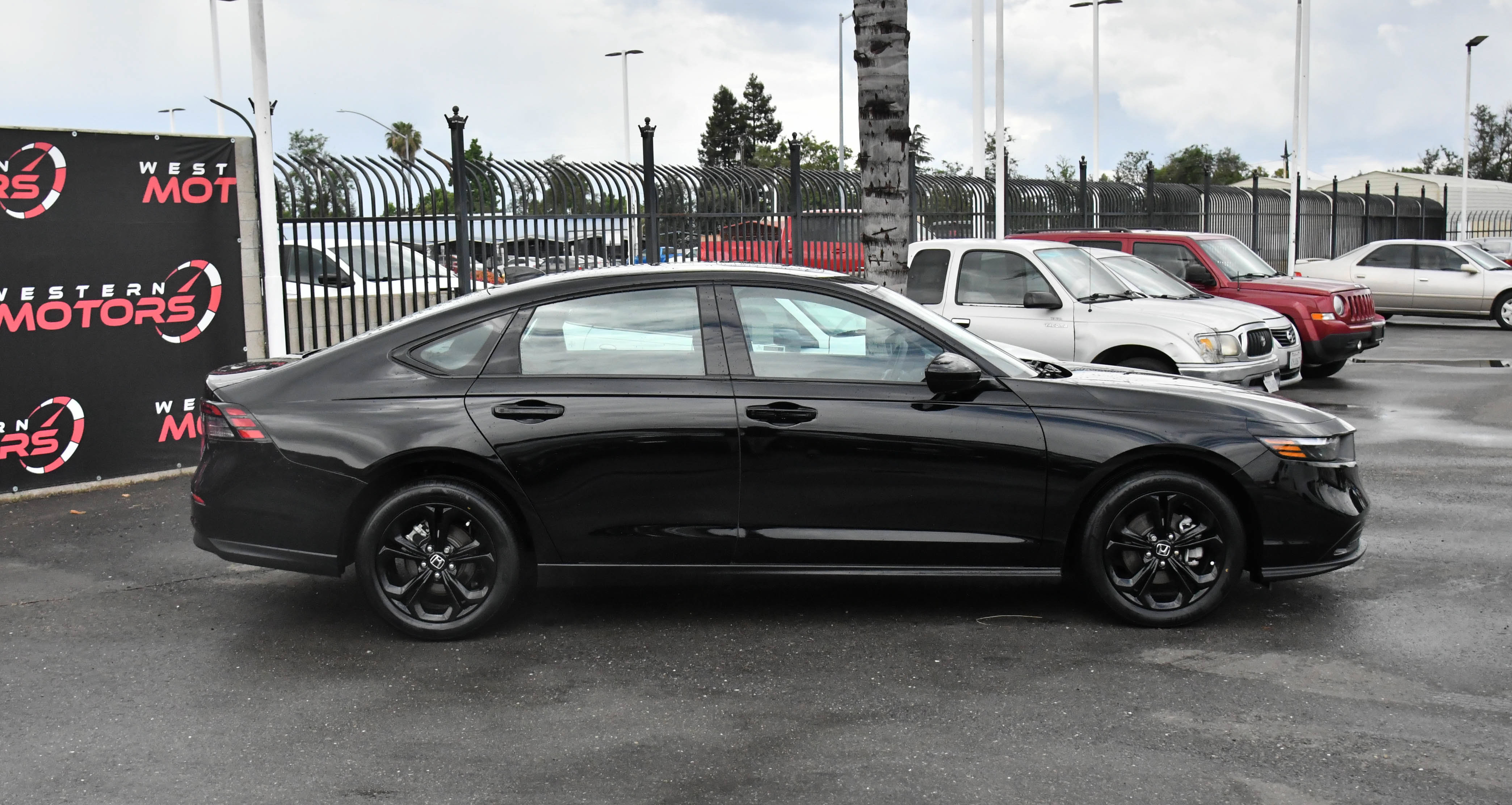 Used 2025 Honda Accord SE image 9