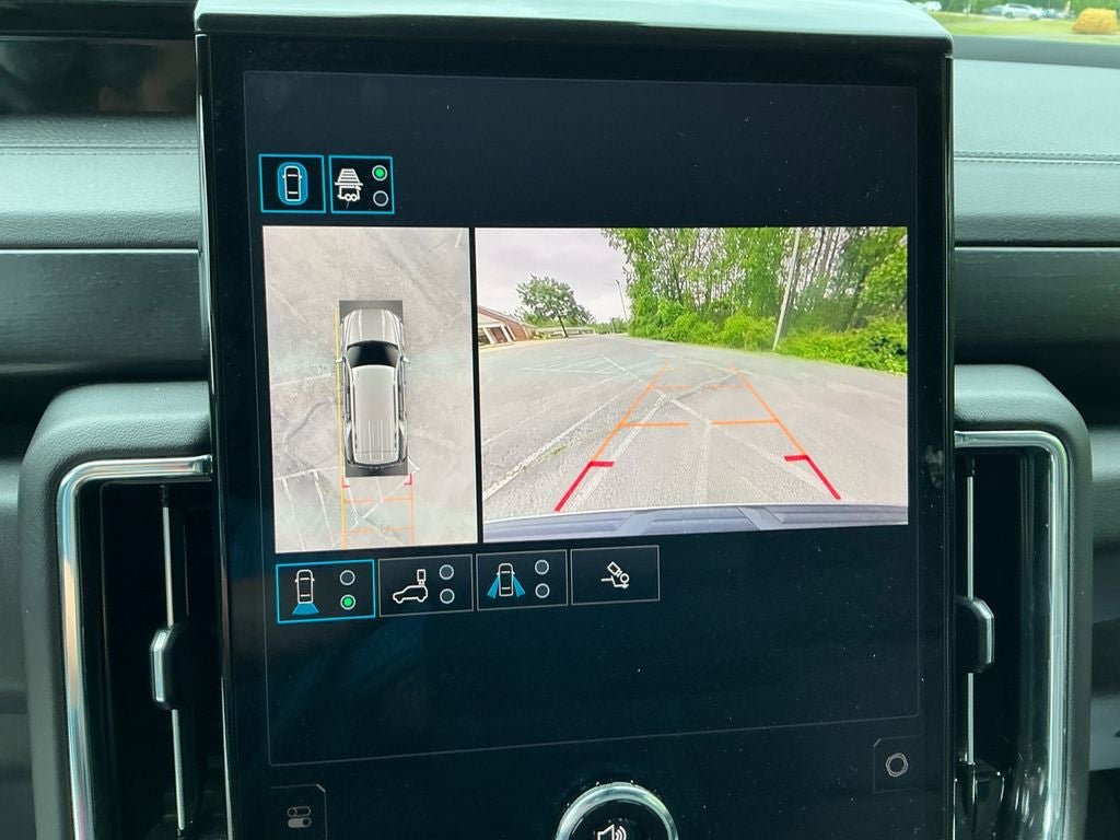 Used 2025 GMC Yukon Denali AWD/4WD image 18