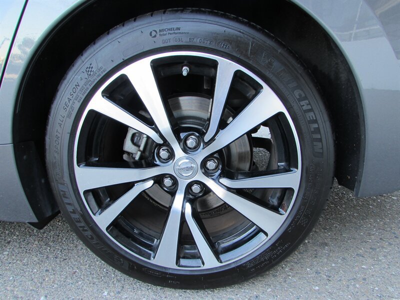 Used 2017 Nissan Maxima 3.5 SV FWD image 26