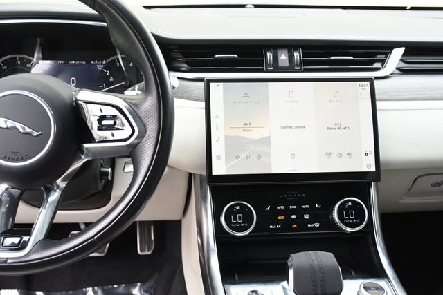 Used 2022 Jaguar XF R-Dynamic SE image 12
