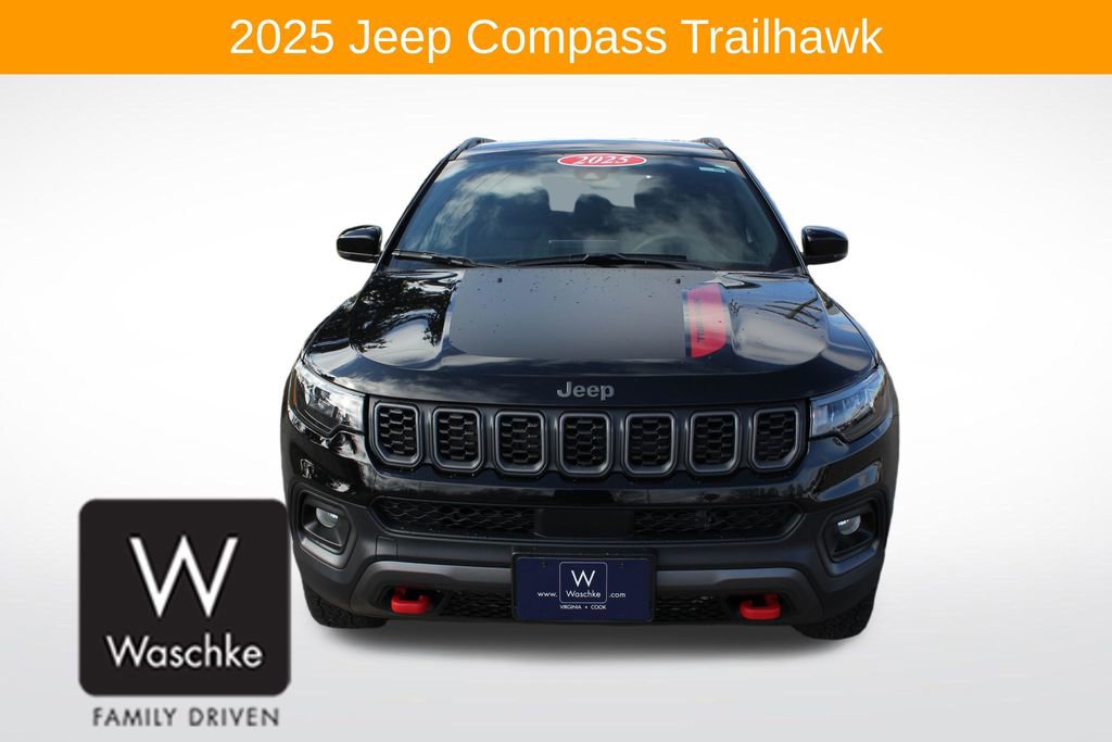 Used 2025 Jeep Compass Trailhawk w/ Trailhawk Convenience Group AWD/4WD image 2