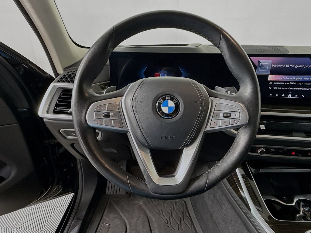 Used 2024 BMW X7 xDrive40i w/ Premium Package AWD/4WD image 11