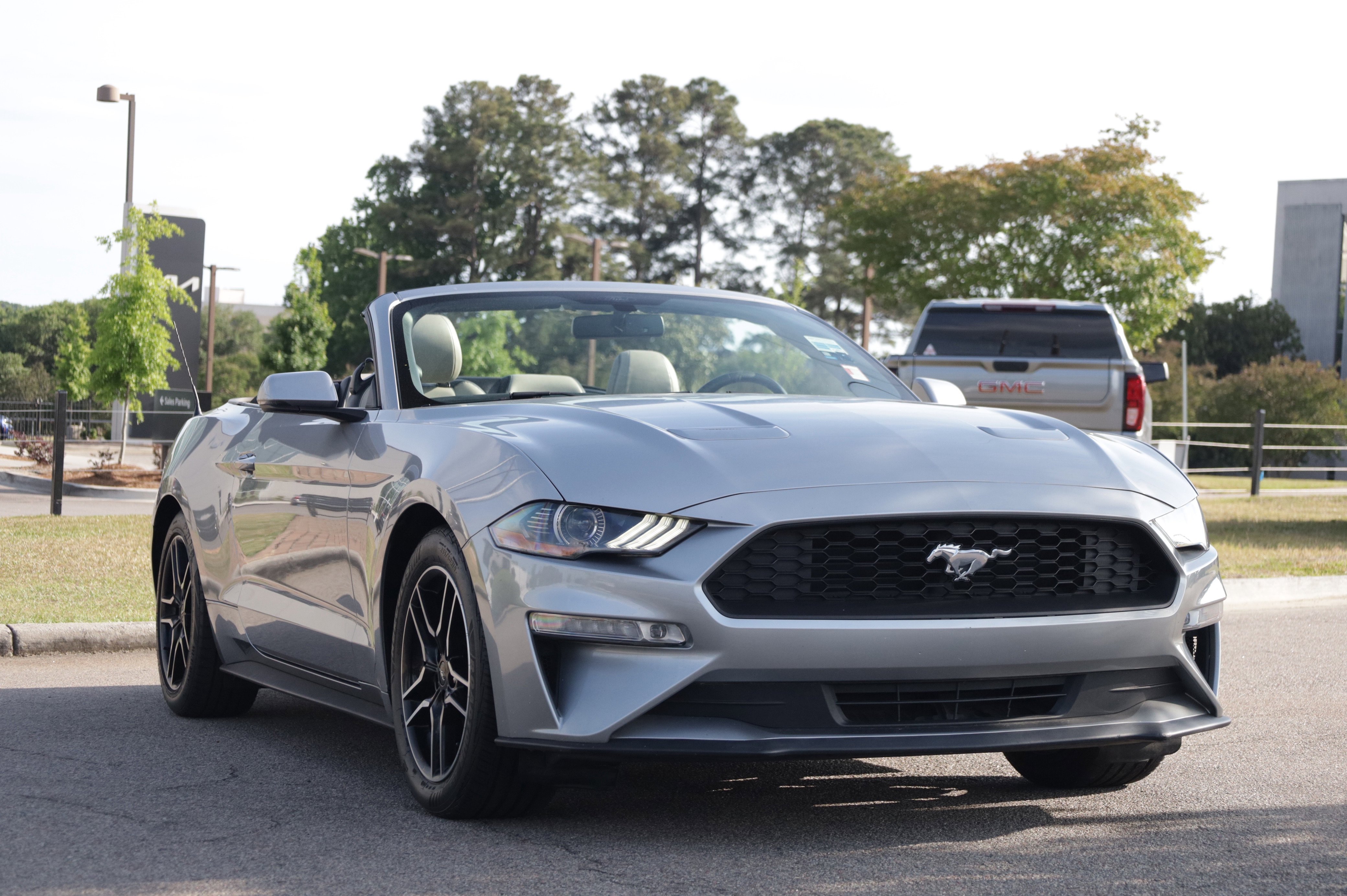 Used 2020 Ford Mustang Premium RWD image 7