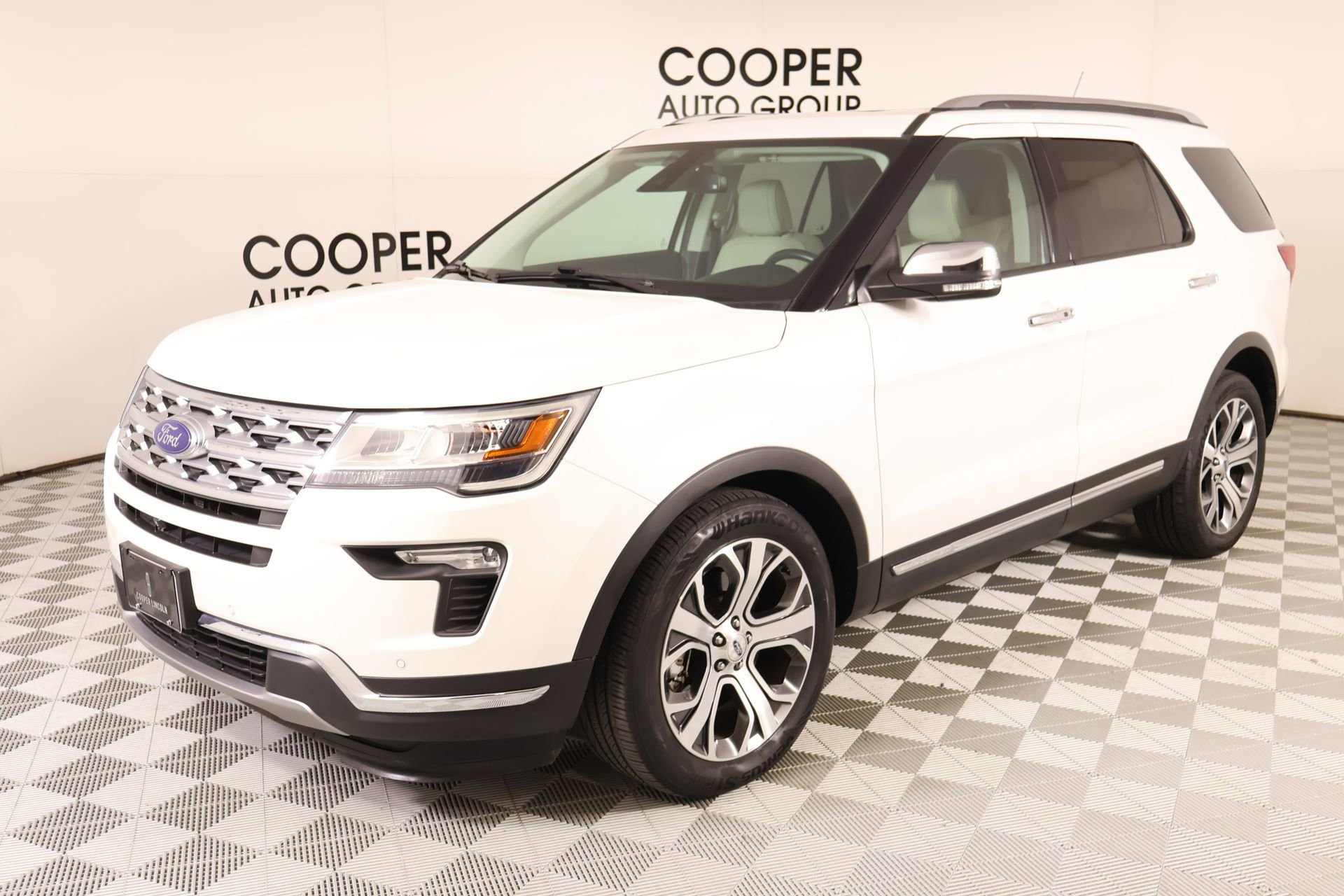 Used 2019 Ford Explorer Limited w/ Limited Luxury Package FWD image 11