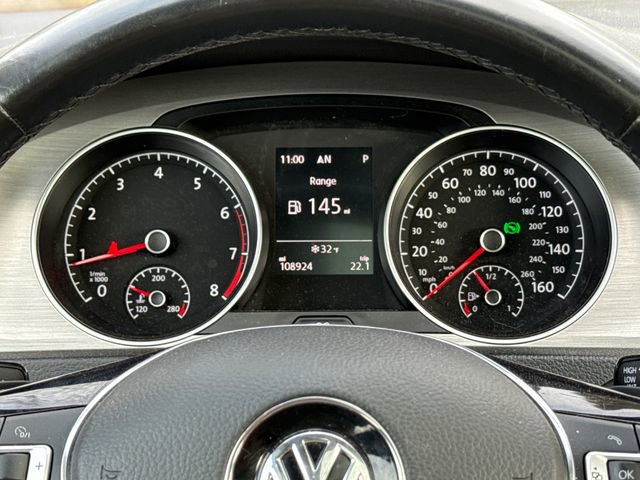 Used 2015 Volkswagen Golf S image 38