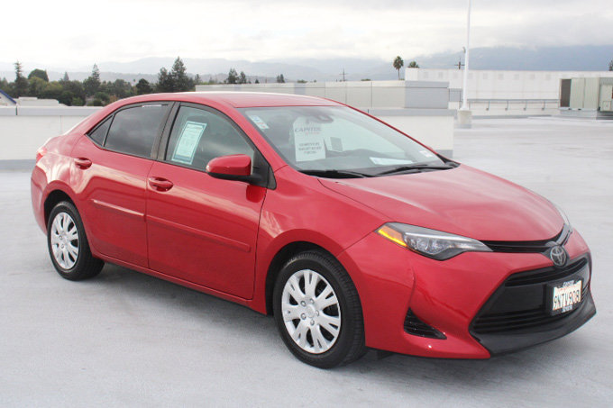 Used 2017 Toyota Corolla LE w/ Carpet Mat Package (TMS) FWD image 2