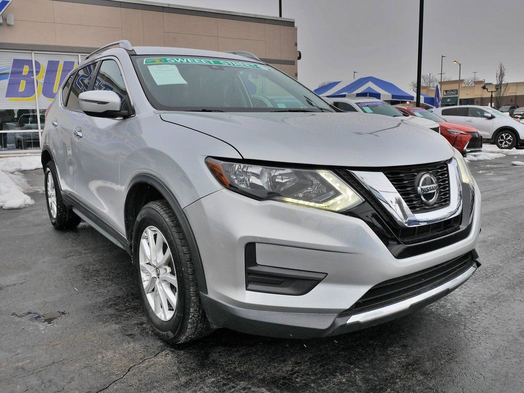 Used 2020 Nissan Rogue SV image 2
