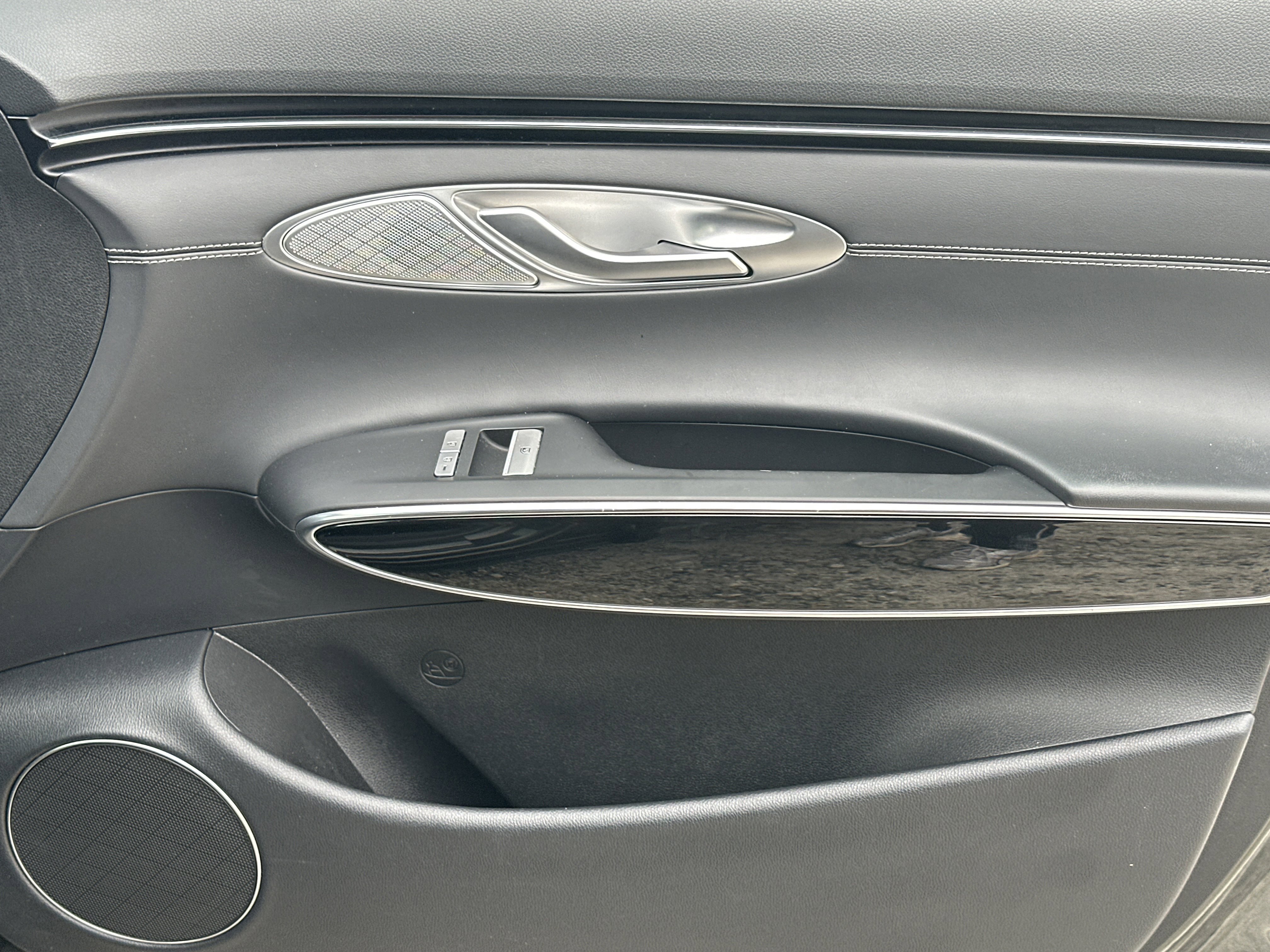 Used 2025 Genesis GV70 2.5T image 14