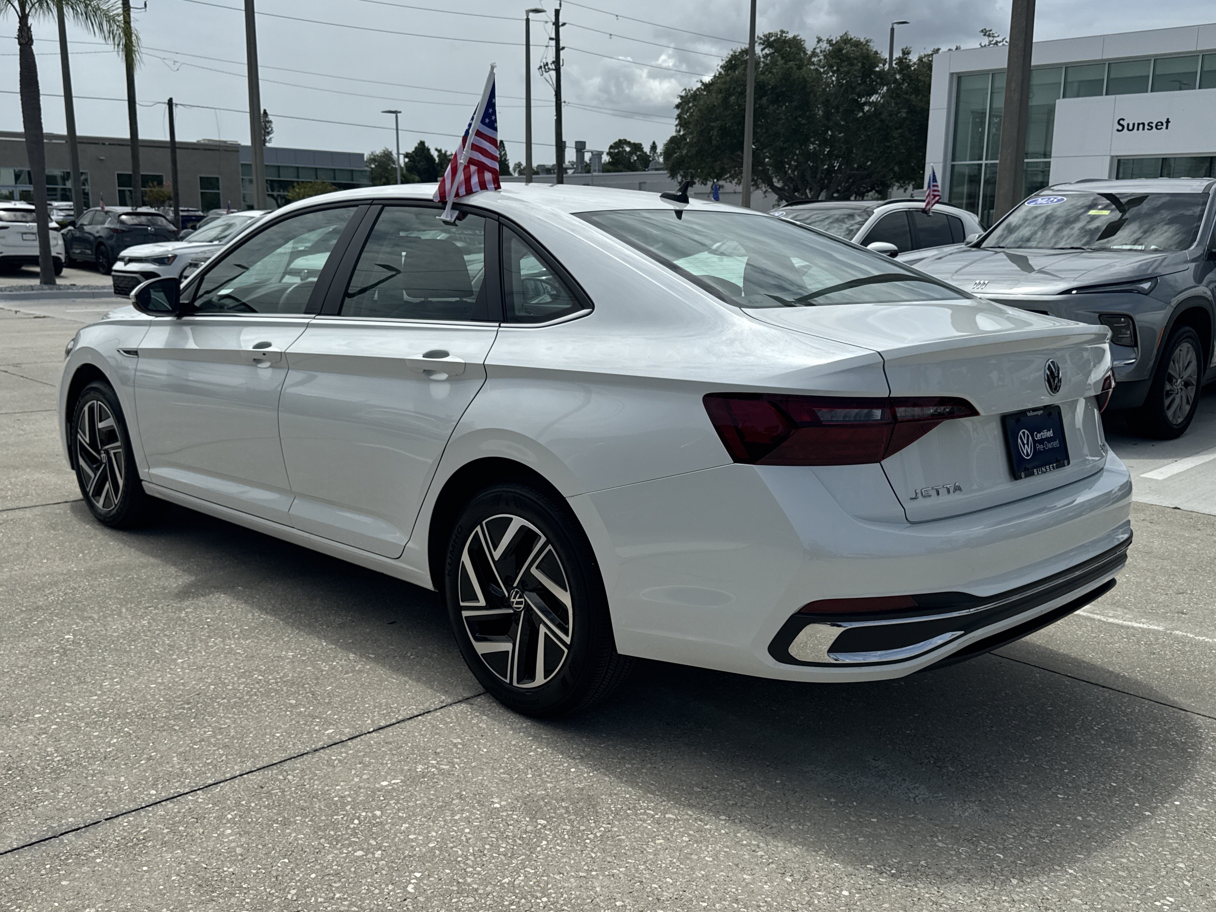 Used 2023 Volkswagen Jetta SEL FWD image 6