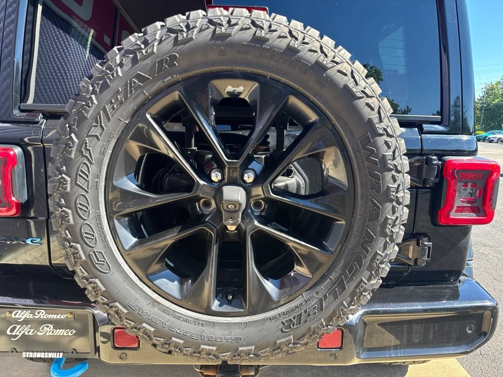 Used 2021 Jeep Wrangler Unlimited Sahara AWD/4WD image 27