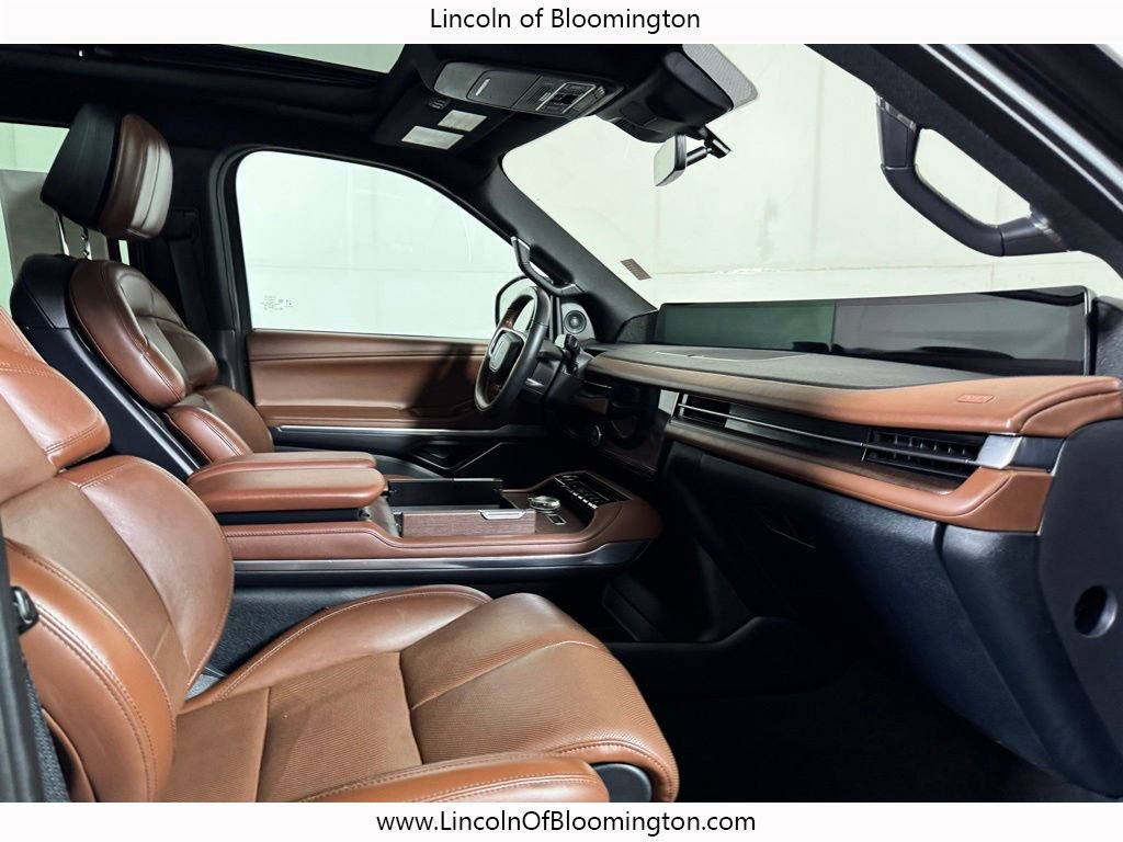 Certified 2025 Lincoln Navigator Reserve AWD/4WD image 15