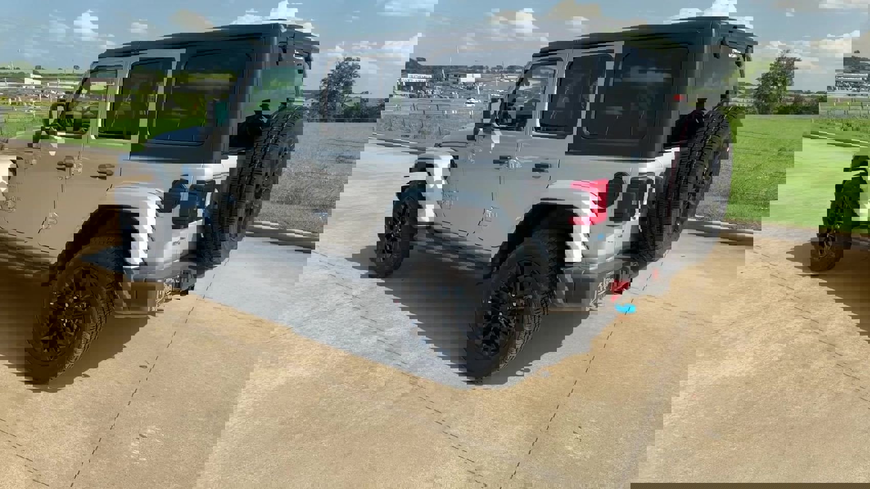 New 2023 Jeep Wrangler Sahara w/ Cold Weather Group image 6