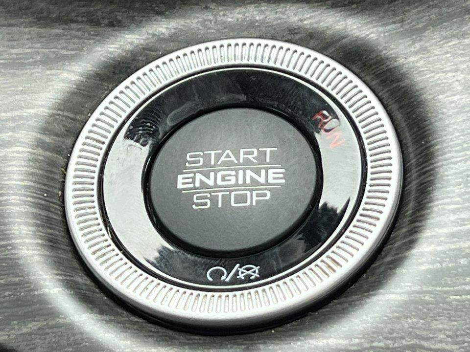 Used 2023 Jeep Grand Cherokee L Limited AWD/4WD image 31