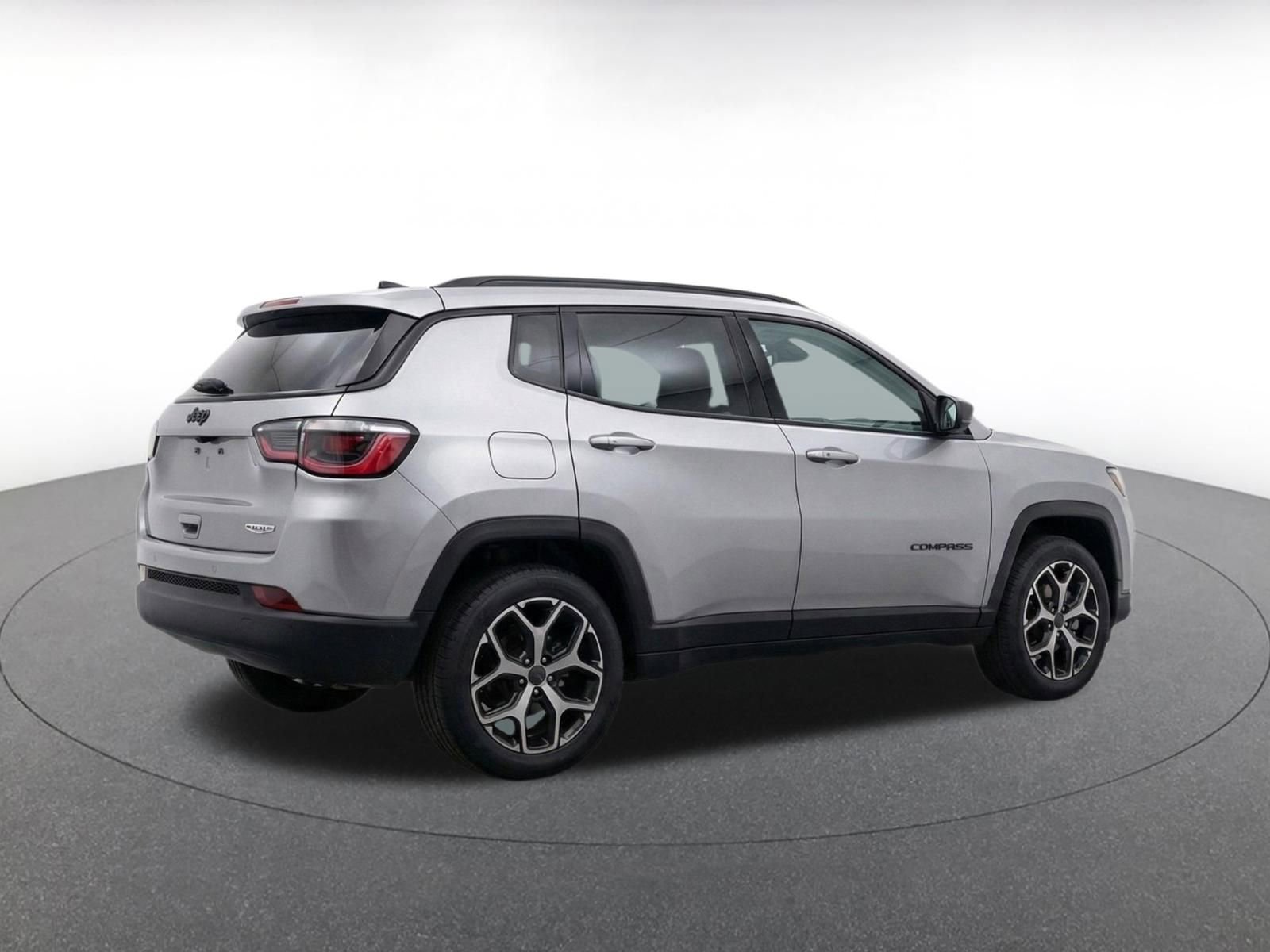 Used 2025 Jeep Compass Limited AWD/4WD image 9