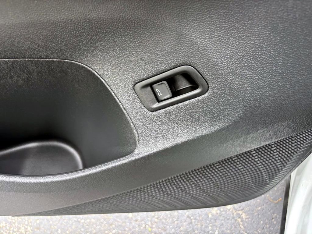 Used 2025 Volkswagen Atlas Cross Sport SEL R-Line image 14