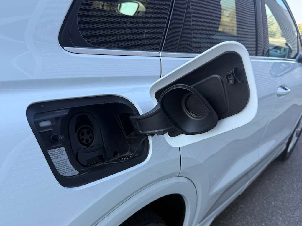 Used 2024 Audi Q4 e-tron Premium w/ Convenience Package image 35