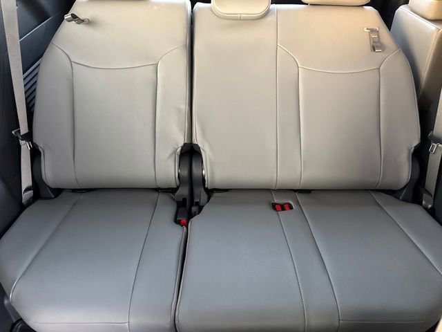 Used 2025 Toyota Sienna XLE image 18