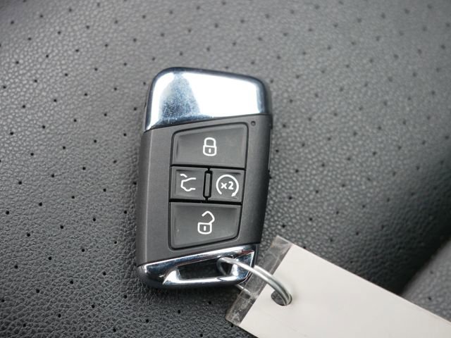 Certified 2023 Volkswagen Atlas Cross Sport SEL R-Line image 36