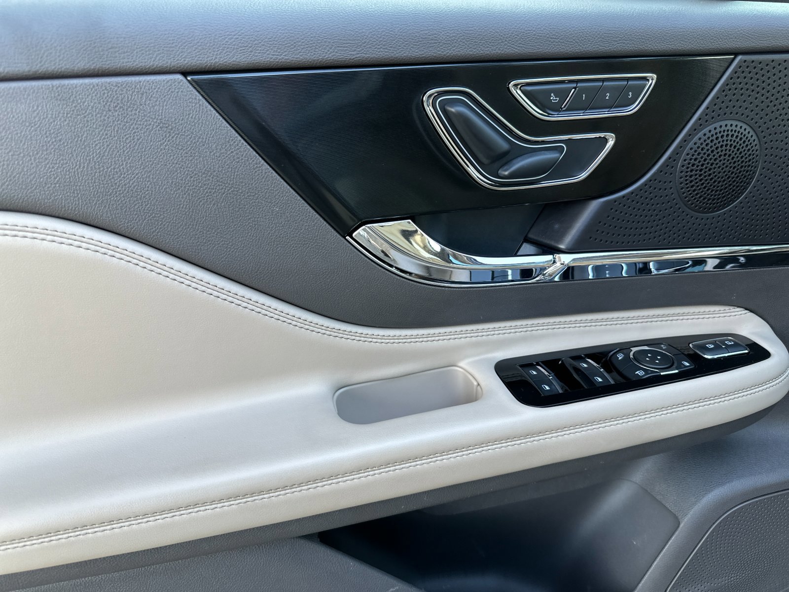 Certified 2024 Lincoln Corsair Reserve w/ Equipment Group 201A image 12