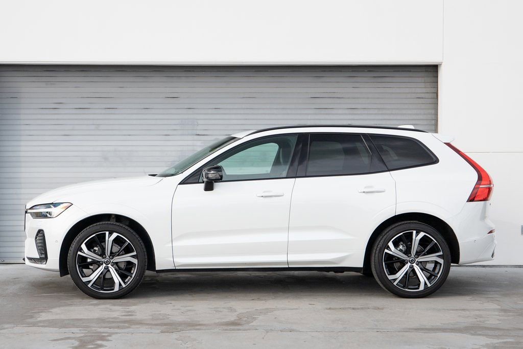 Used 2022 Volvo XC60 B5 R-Design w/ Advanced Package image 6