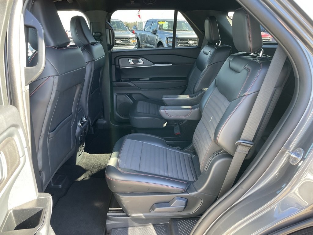 Used 2025 Ford Explorer ST-Line image 8