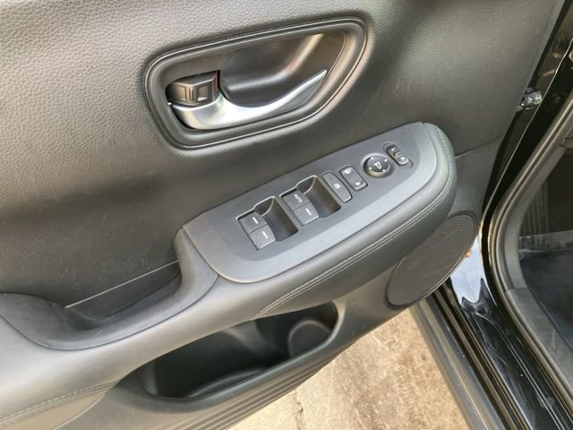 Used 2025 Honda HR-V LX image 10